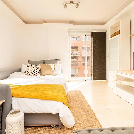 Coqueto Con Terraza Junto A *