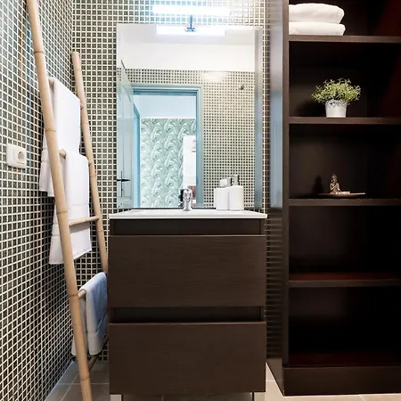 Coqueto Con Terraza Junto A