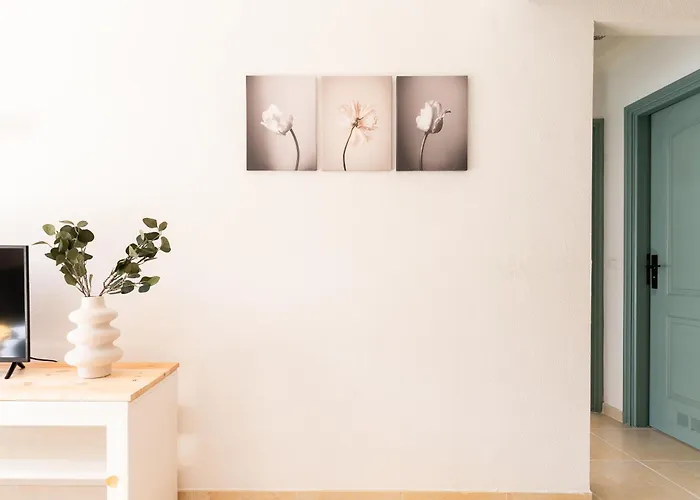 Coqueto Con Terraza Junto A