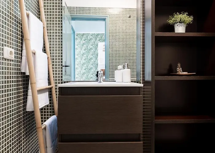 Coqueto Con Terraza Junto A