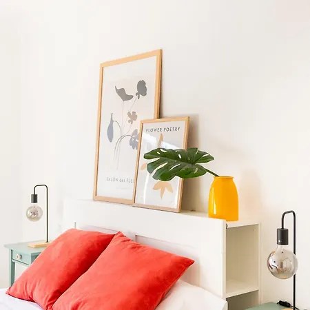 Coqueto Con Terraza Junto A