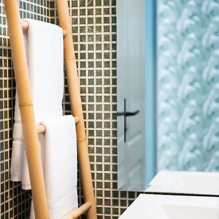 Coqueto Con Terraza Junto A *