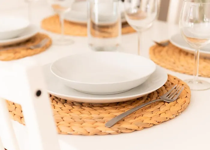 Coqueto Con Terraza Junto A